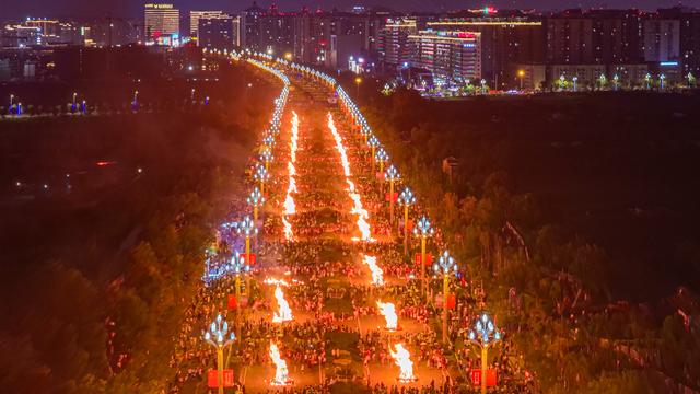 新华全媒+|彝族火把节燃情大凉山夏日