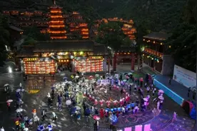 峰林布依景区：夜景如画激活夜经济图片