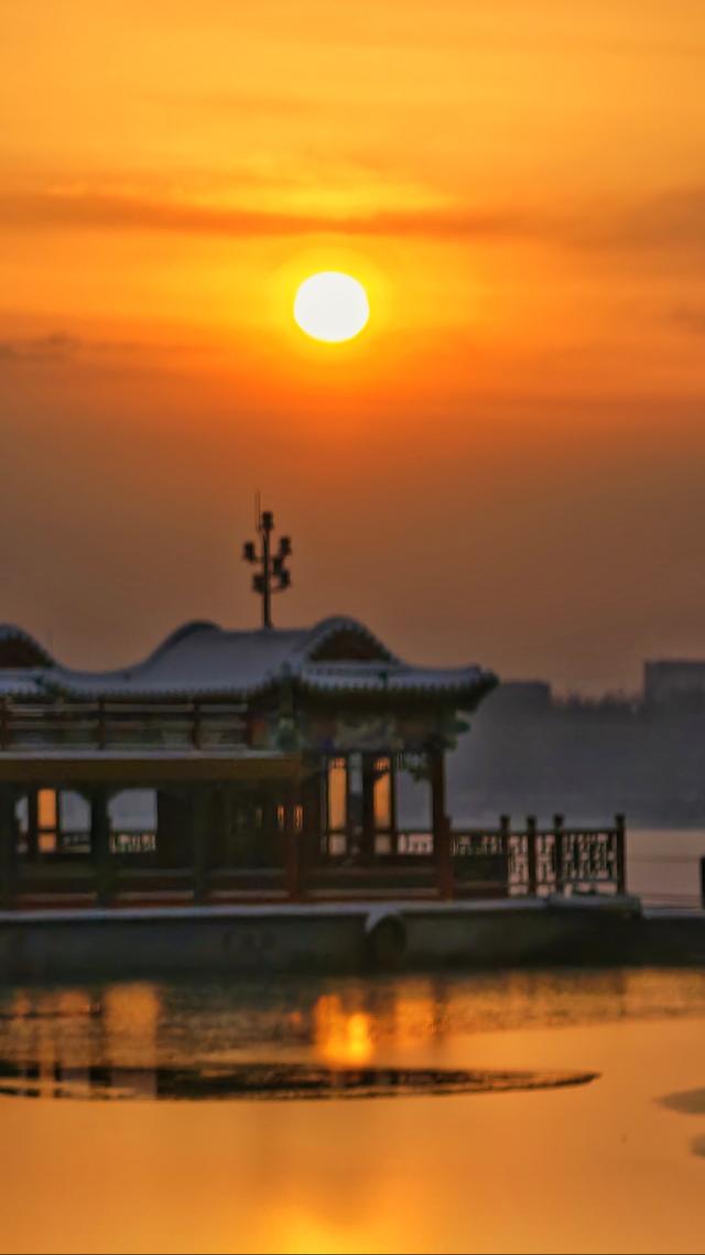 雪后北京，日出“上新”！每一道光，都像在给城市镀金