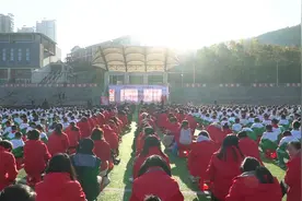 同升一面旗 共唱一首歌——天安门国旗护卫队为湘西州赠送国旗图片