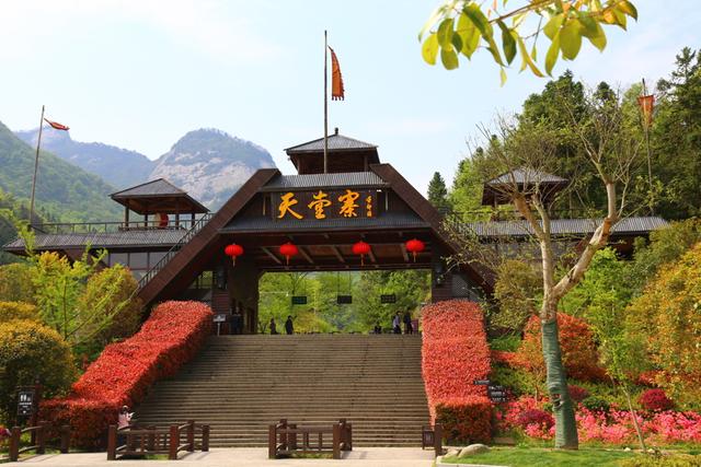 当大别山“携手”石库门