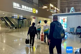 海口美兰机场联动美兰高铁站助力晚到旅客顺利出行图片