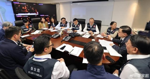 香港火灾已致4死5伤，37岁消防员殉职；李家超向死者家属和伤者致以深切慰问