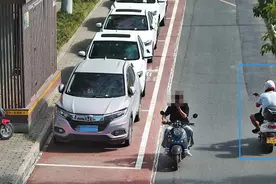 这些摩托车逆行！ | 大曝光图片