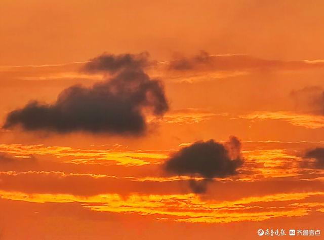 暴雨过后，夕阳绘就绝美画卷