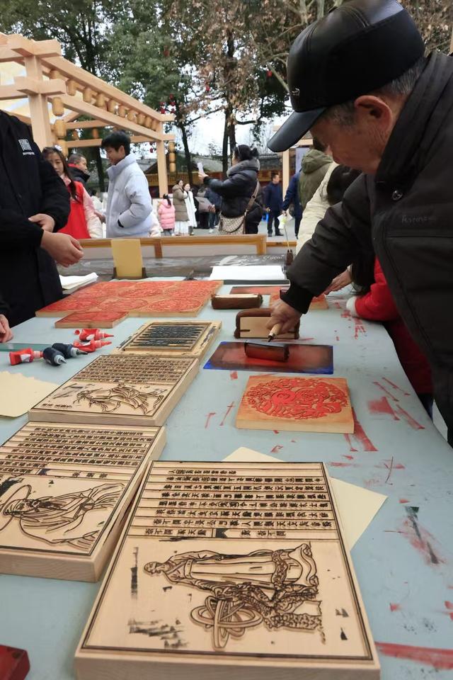 4万余人长期居住于此，阆中何以打造“活着的古城”？