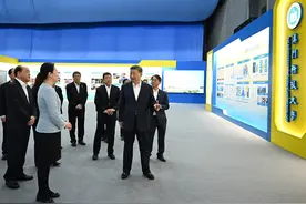 习近平考察澳门科技大学图片