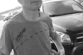 高速交警查获无证驾驶的车主，用警车把车主和其父亲送进市区图片