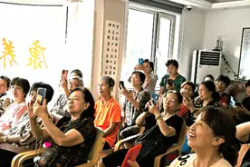 “哇！真的变美了！”杭州“小姐妹”们笑得嘴都合不拢！越玩越上头……图片
