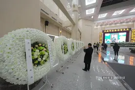 “谢谢观众对我的爱，不要悲哀要欢笑！”今日送别湖北鼓王图片