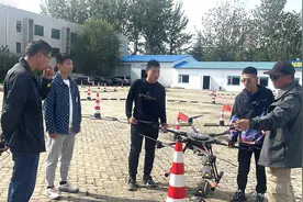 低空经济催生新职业 无人机“飞手”兴起拿证热图片