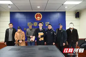 醴陵检察为15名江西农民工“老表”解“薪结”图片