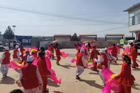 巾帼绽芳华 秧歌扭出新气象图片