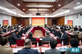 上海电力大学接受本科教育教学审核评估专家组实地考察图片