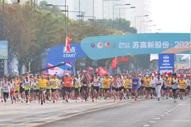 23000人参赛，奥运冠军领跑！2023苏州太湖马拉松开赛图片