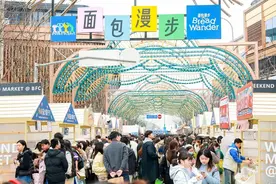 卖光了、已售罄、补货中……外滩漫步面包节满满“碳水快乐”图片