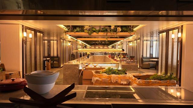 长江首艘空间智能游轮“长江行·揽月”起航