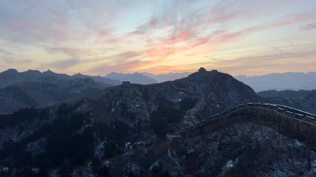 河北滦平：雪后清晨金山岭长城美如画