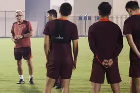 国足重申小组前四目标，对阵巴林演练定位球防守图片