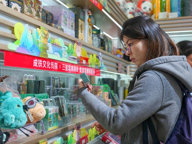 新时代中国调研行之文化中华｜文物的“新展厅”：三星堆文创潮玩的出圈密码