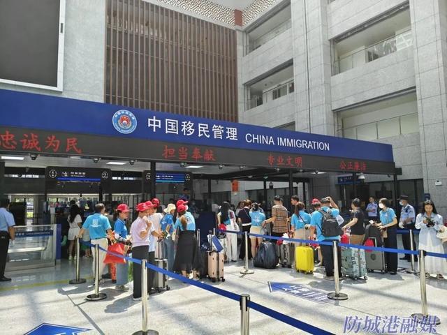 峒中口岸迎来首批越南入境旅游团