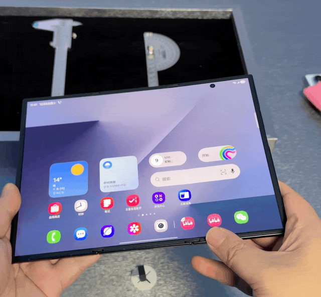 三星 Galaxy Z TriFold 真机上手：能揣兜的电脑