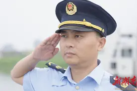 钢铁，是这样炼成的图片