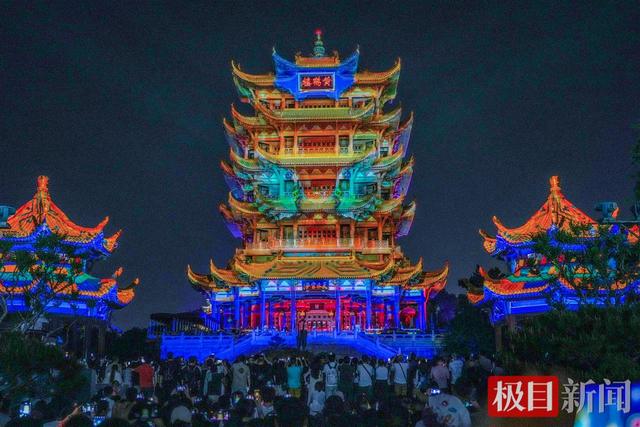 暑期旅游“成绩”出炉 “夜上黄鹤楼”门票预订量同比翻番