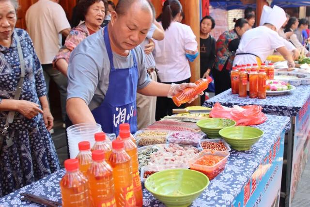 “庆祖国华诞，品烟火乐章”六漫傣哩烧烤音乐节超全活动指南｜9.30 - 10.8，国庆假期精彩不断！