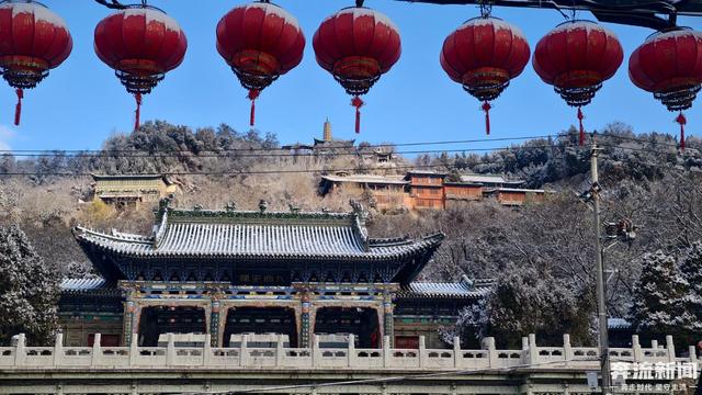 图集丨兰州邂逅今冬首场浪漫雪景