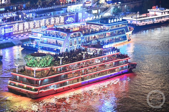 “双节”赏山城璀璨夜景 点燃节日活力
