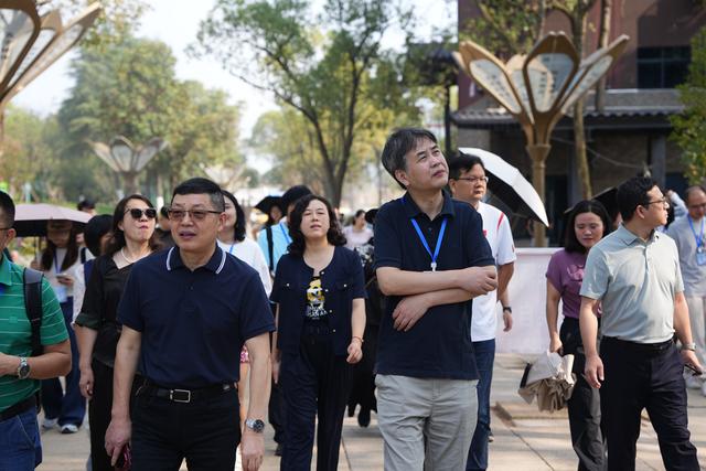 全国影响力媒体总编辑打卡怀化天问岛，与屈原隔空对谈