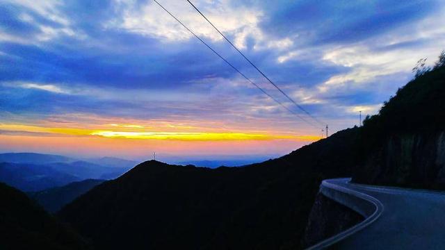 鹤峰：夕阳遗落的情书