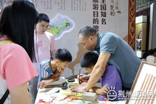 2025中国文博会闭幕 荆州参展企业获众多参观者青睐