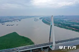 香炉洲大桥成新晋顶流打卡点，网友：长沙夜景天花板来了！图片