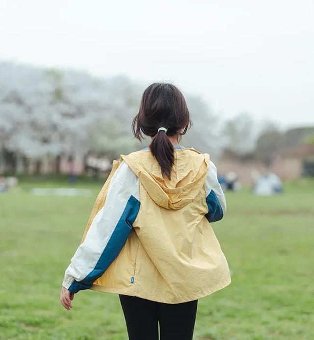 【平安同行】一面“奥特曼”锦旗，一份光之认证，你永远可以相信人民警察！