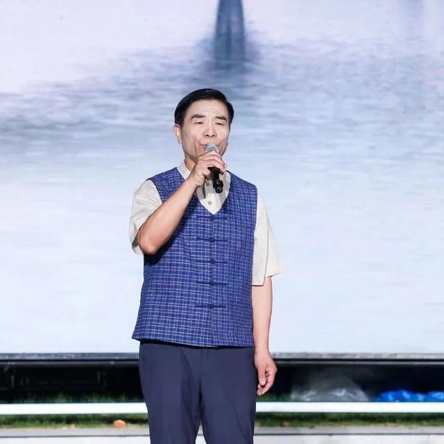 “相约滨海之夏”广场文化系列活动闭幕式暨“玉兰枝头听江南”江南民歌展演顺利举办