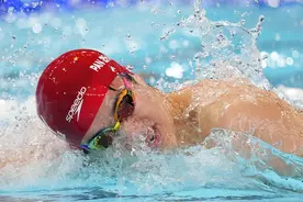 4X100米混合泳接力预赛：潘展乐最后一棒从第7追到了第2图片