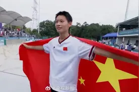 冠军！“爸爸又为我建了一座碗池”——陈烨和老爸的滑板之约图片