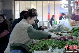 时令春菜抢占“C位” 年轻人热衷品尝“舌尖春意”图片