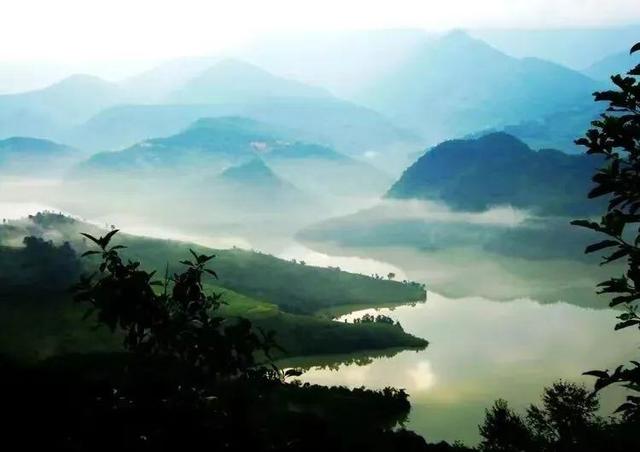 云新闻·滇地宝藏②丨云卷云舒处，云南这座“云端小城”藏着秋日惊喜