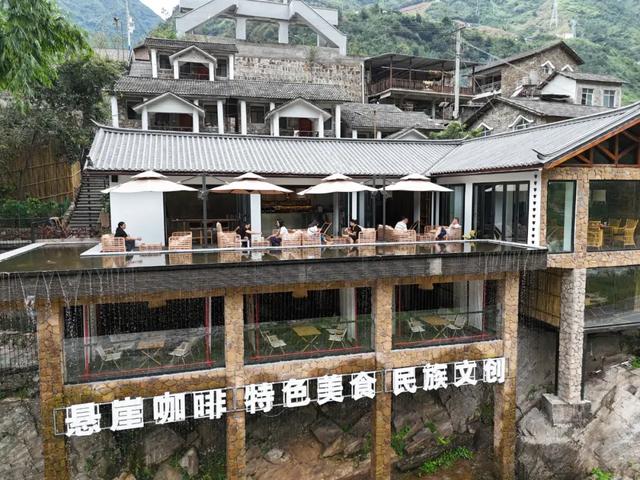 一杯悬崖咖啡、一眼峡谷风景，怒江美哉！