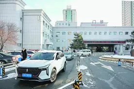 经开区联合整治医院周边交通环境图片