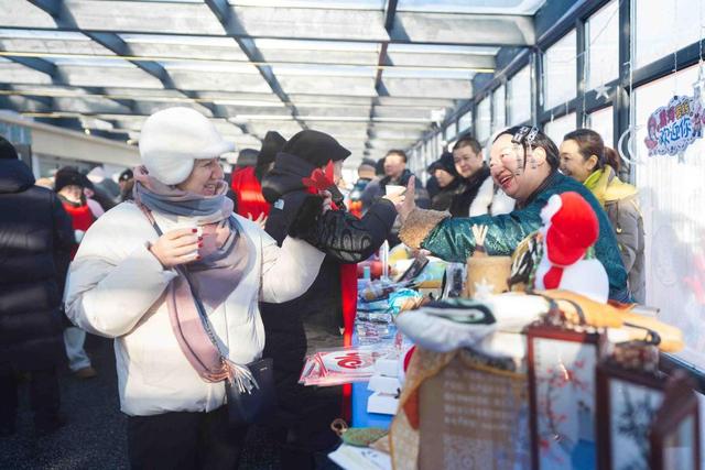 极境冰雪启新程 蝶舞黑河向未来——2025黑河市冰雪狂欢季盛大启幕