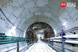 南京地铁4号线二期过江隧道，顺利穿越江心洲长江大堤图片