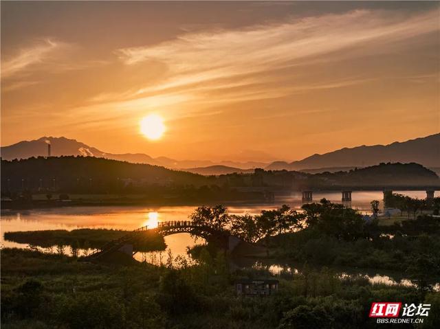 实拍飞天山日出，遇见最美“镀金时刻”
