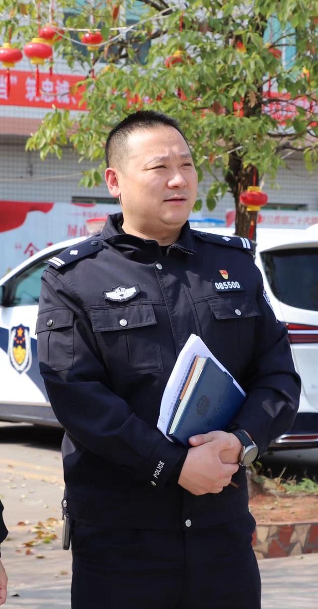 痛失战友！四川屏山县公安局副局长李虎因公殉职：案件侦办过程中坠江，遗体在下游发现