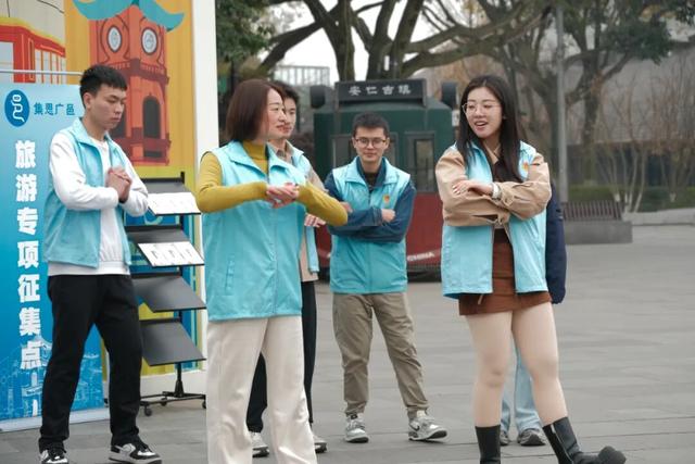 10名青年博主走进大邑安利大邑：“我在杜甫遥望的地方”！