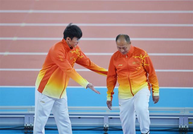 10秒11！湖北百米飞人李泽洋全运会“封王”！他赛后表示：“向10秒大关努力！”