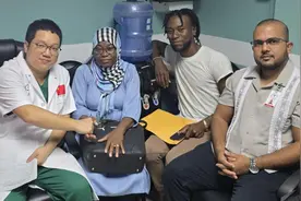 中国援圭医疗队资助当地贫困居民完成亲体肾移植前交叉配型图片